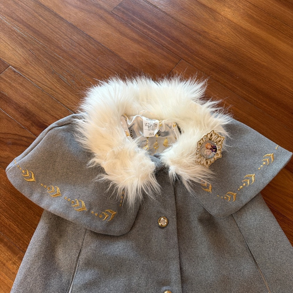 Disney Frozen Girls' Grey Elsa/Anna Cape Coat 5/6 White Faux Fur Collar Buttons - Picture 4 of 6
